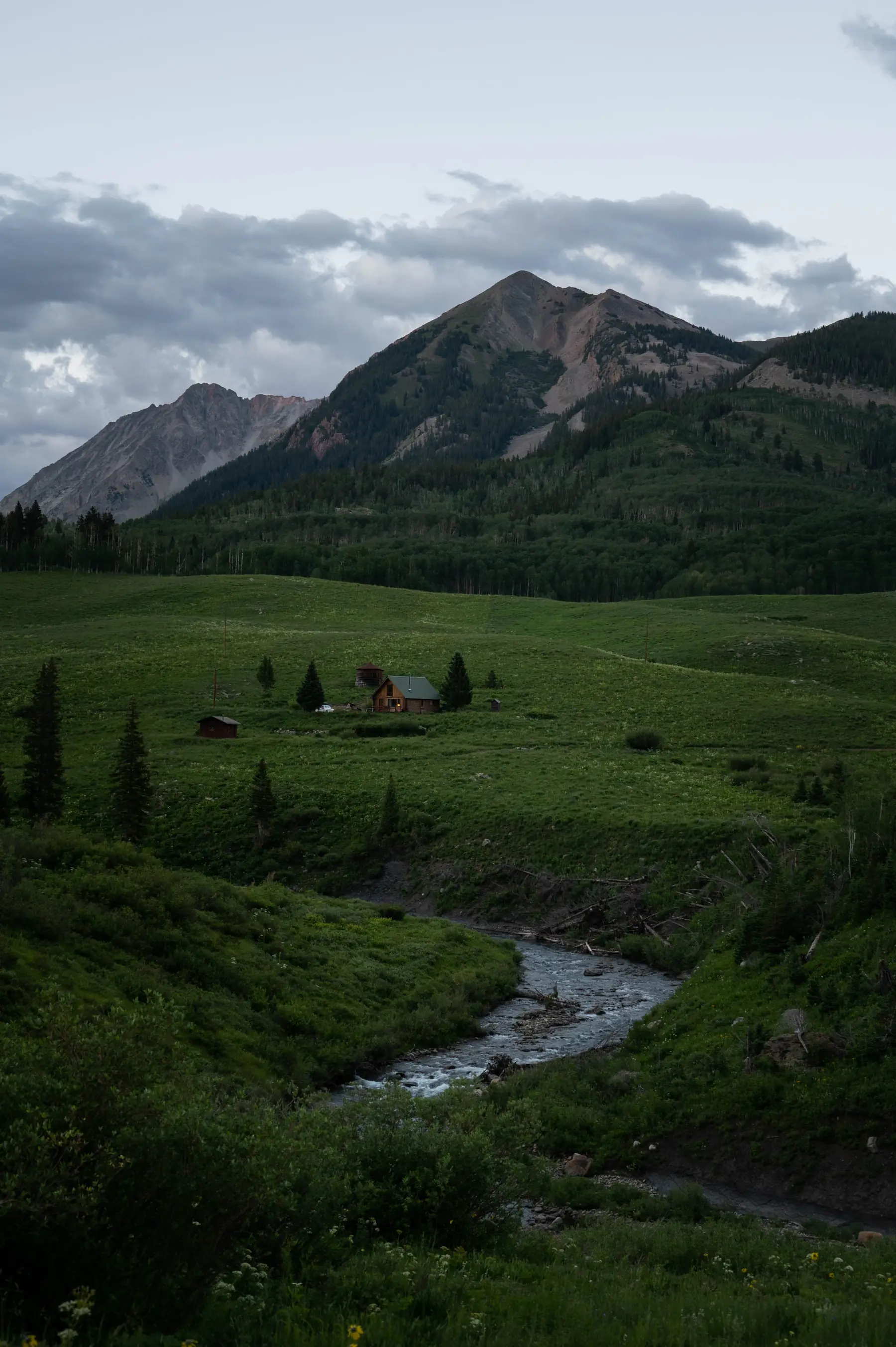 Colorado homes with open landscape in the distance